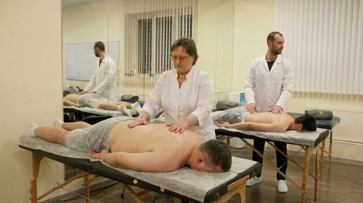 Практическое занятие в школе массажа
